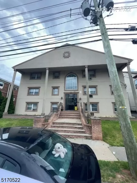 826 W Grand St #1A, Elizabeth City, NJ 07202