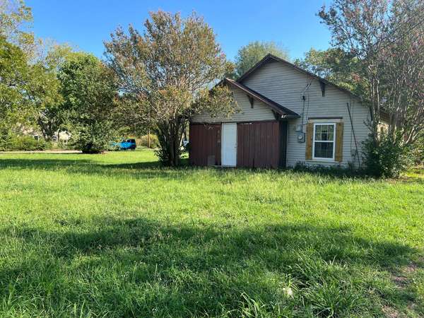 418 E Dewey Street, Malakoff, TX 75148