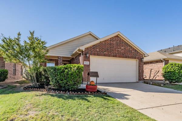 5925 Kristen Drive, Fort Worth, TX 76131