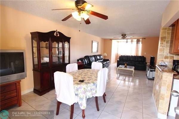 Lauderdale Lakes, FL 33311,2850 Somerset Dr  #406L