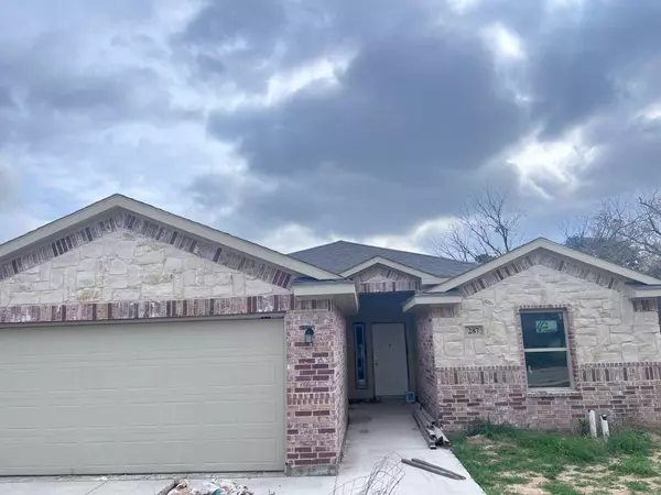 209 Angelina Court,  Azle,  TX 76020