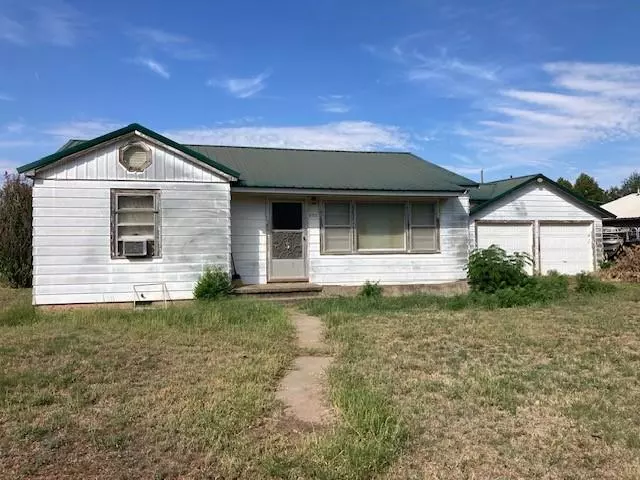 Erick, OK 73645,323 S Cedar Street