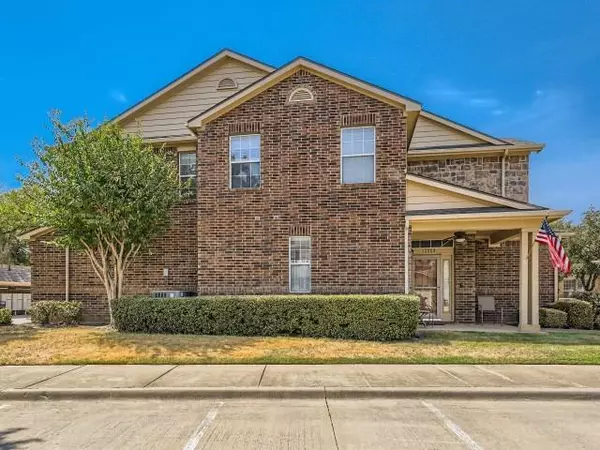 2204 Canterbury Park Drive,  Grand Prairie,  TX 75050