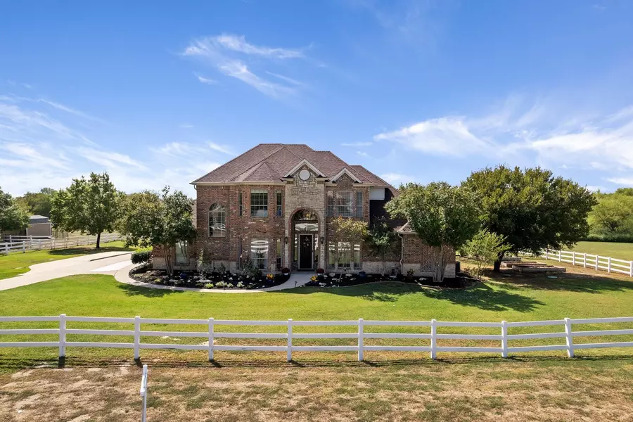 901 Creek Hollow Lane, Fort Worth, TX 76131