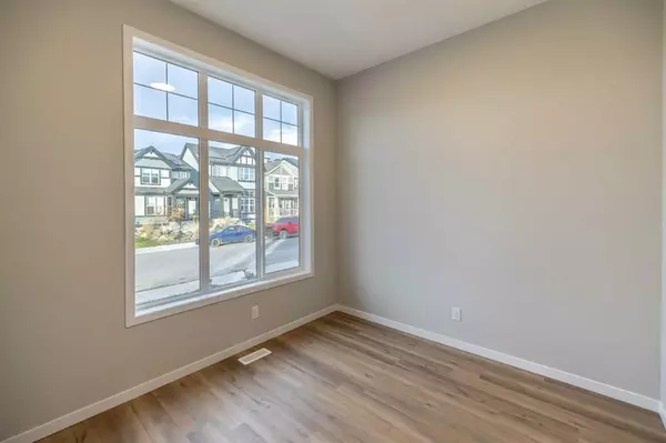 Calgary, AB T3M 2B6,367 Masters ROW SE