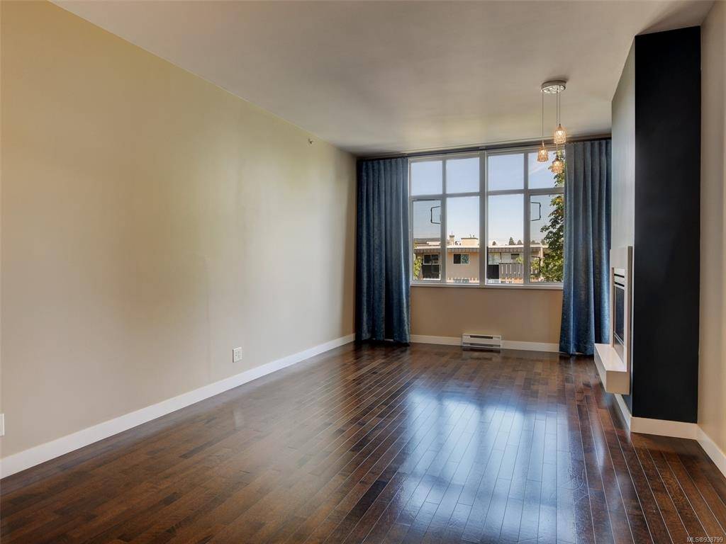 Victoria, BC V8V 3G7,999 Burdett Ave #409