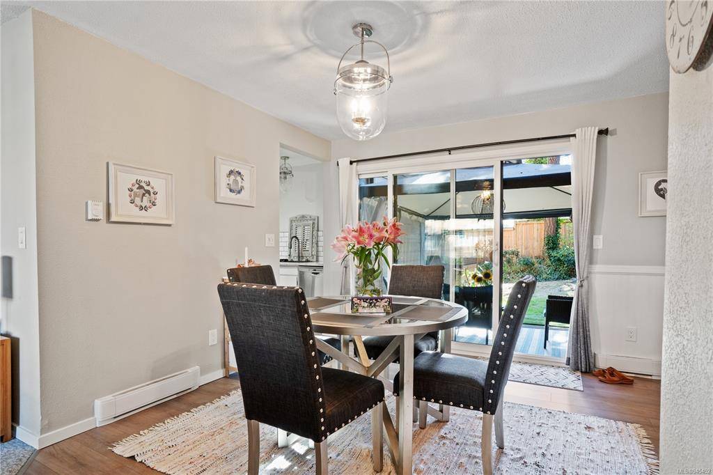 Nanaimo, BC V9R 5V4,855 Howard Ave #10