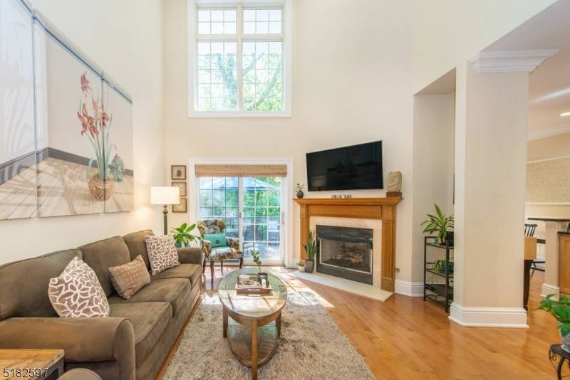 42 Bovensiepen Ct, Roseland Boro, NJ 07068