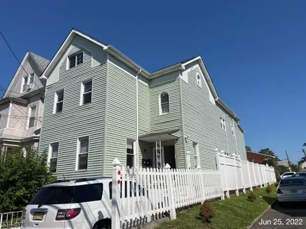 49 Orchard St, Elizabeth City, NJ 07208