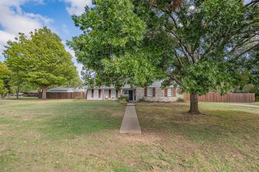 320 Lonquist Road, Midlothian, TX 76065