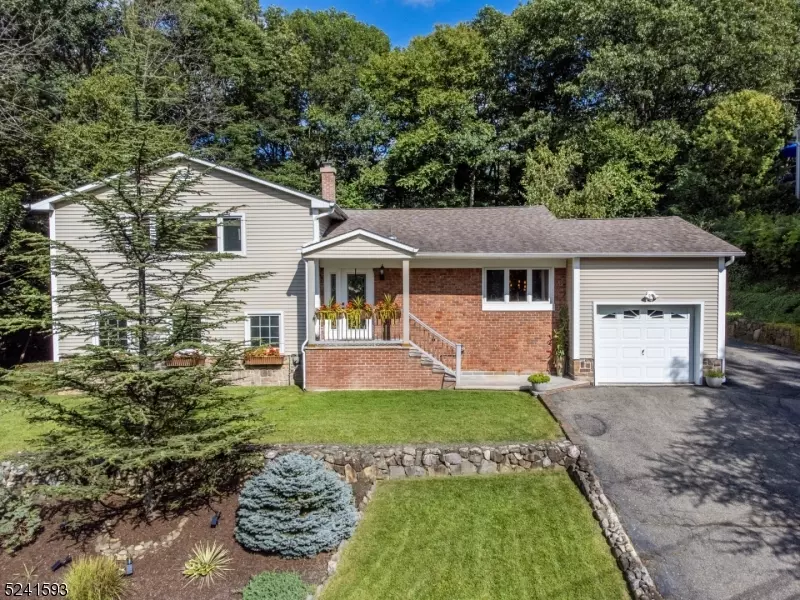 3 Harrison Rd, Kinnelon Boro, NJ 07405