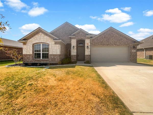 4010 Kensington Drive, Sanger, TX 76266