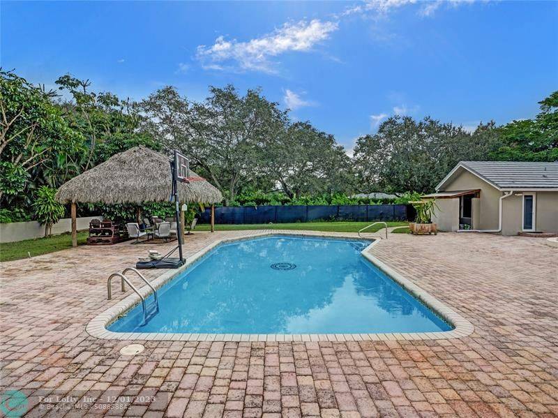 Plantation, FL 33317,6101 W Broward Blvd