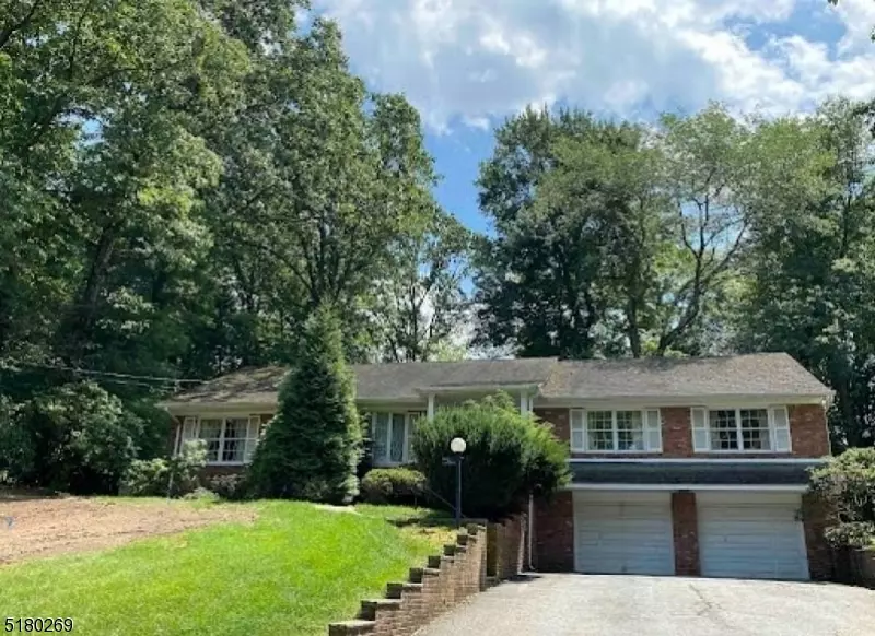 Wyckoff Twp., NJ 07481,402 Holly Dr