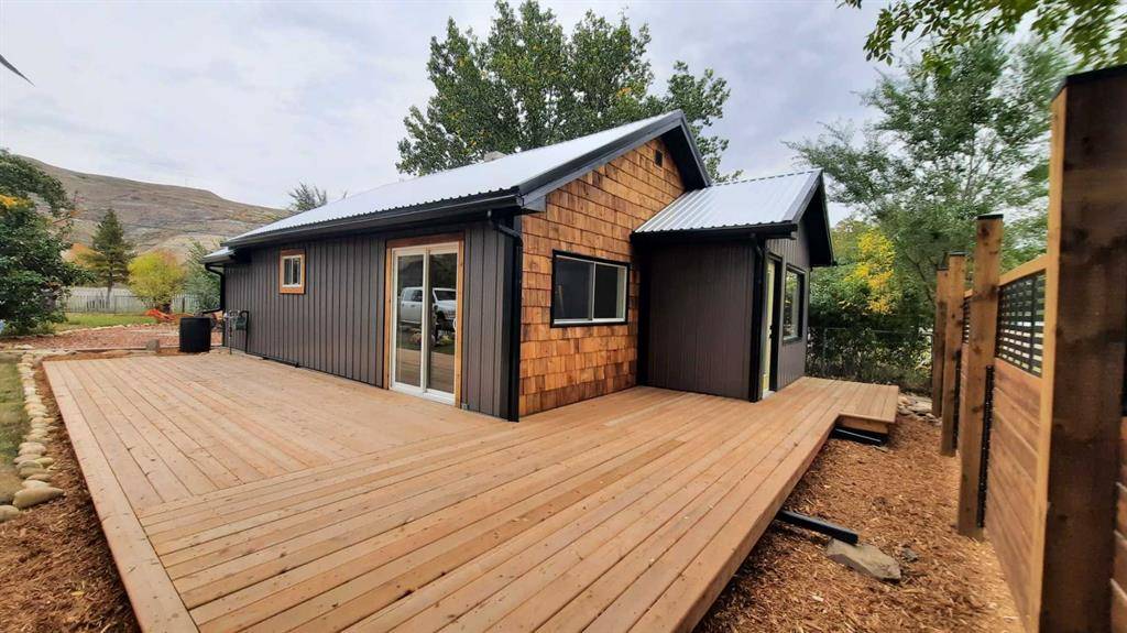 Drumheller, AB T0J 1B0,260 2 AVE