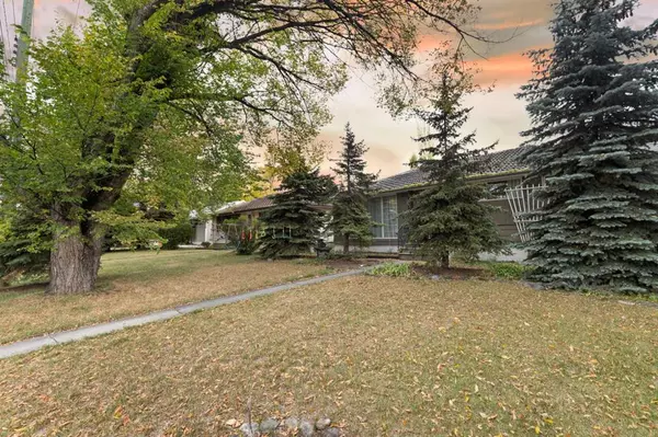 Calgary, AB T3C 1R6,416 37 ST SW