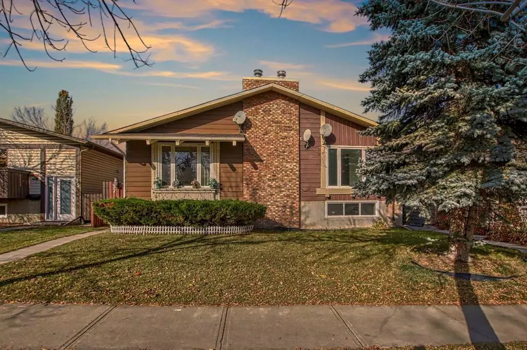 Calgary, AB T3K1H5,39 Bermuda DR NW