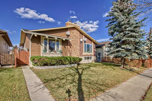 Calgary, AB T3K1H5,39 Bermuda DR NW