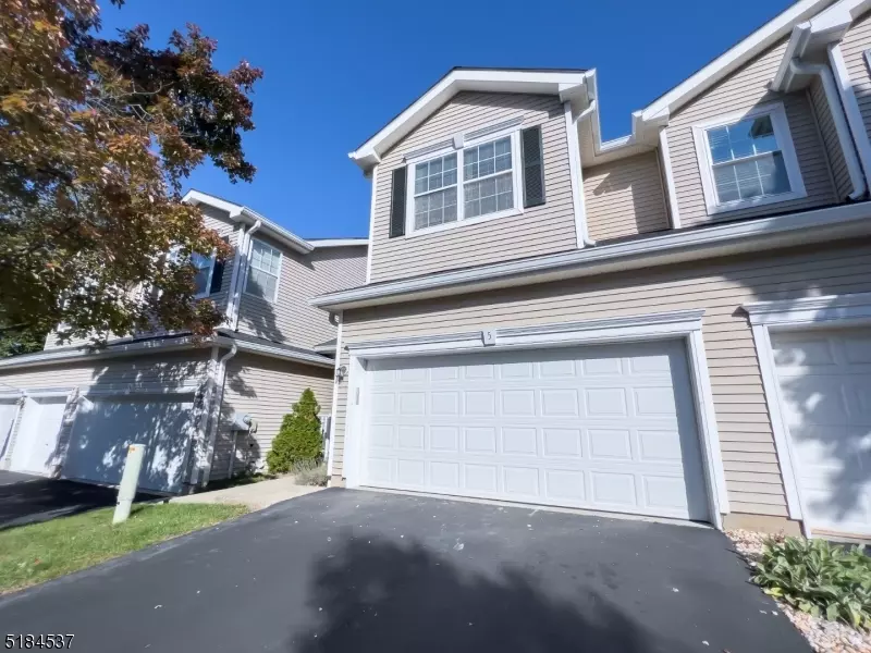 5 Cedar Ct, Clinton Town, NJ 08809