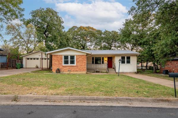 312 E Ellen Avenue, Hurst, TX 76053