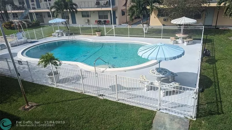 7401 Pines Blvd  #204, Pembroke Pines, FL 33024