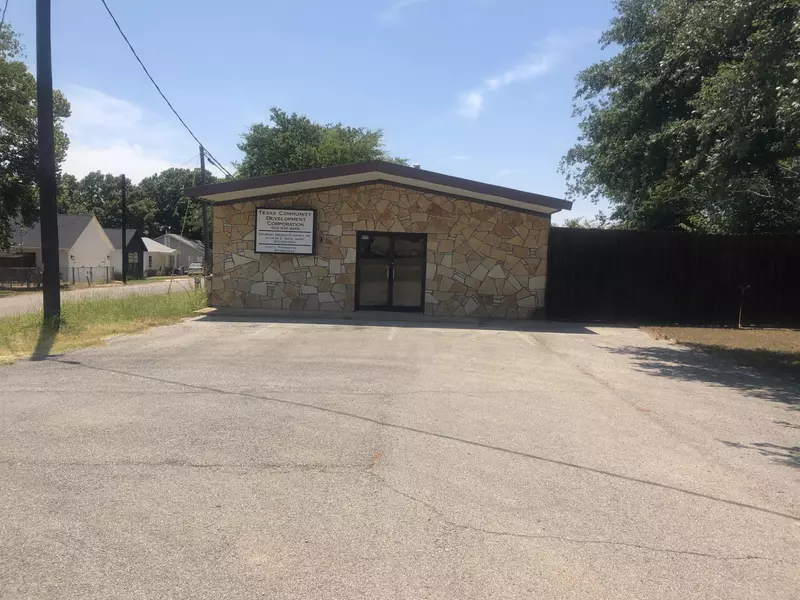 900 N Houston Street, Granbury, TX 76048