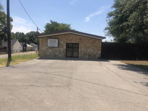 900 N Houston Street, Granbury, TX 76048