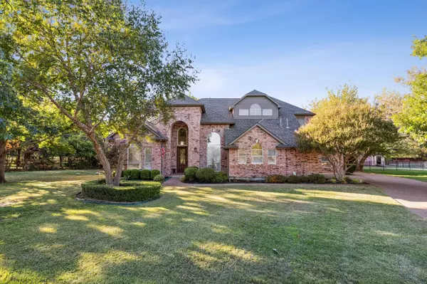 220 Twin Lakes Court, Double Oak, TX 75077