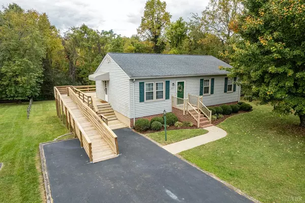 209 Graves DR, Forest, VA 24551