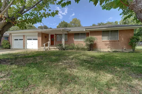 5329 Ammons Street, Haltom City, TX 76117