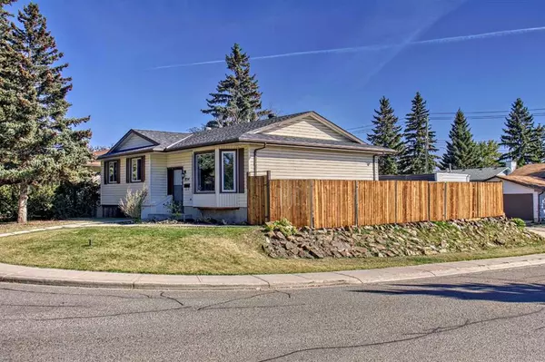 Calgary, AB T2A 4S2,304 Manora Rise NE