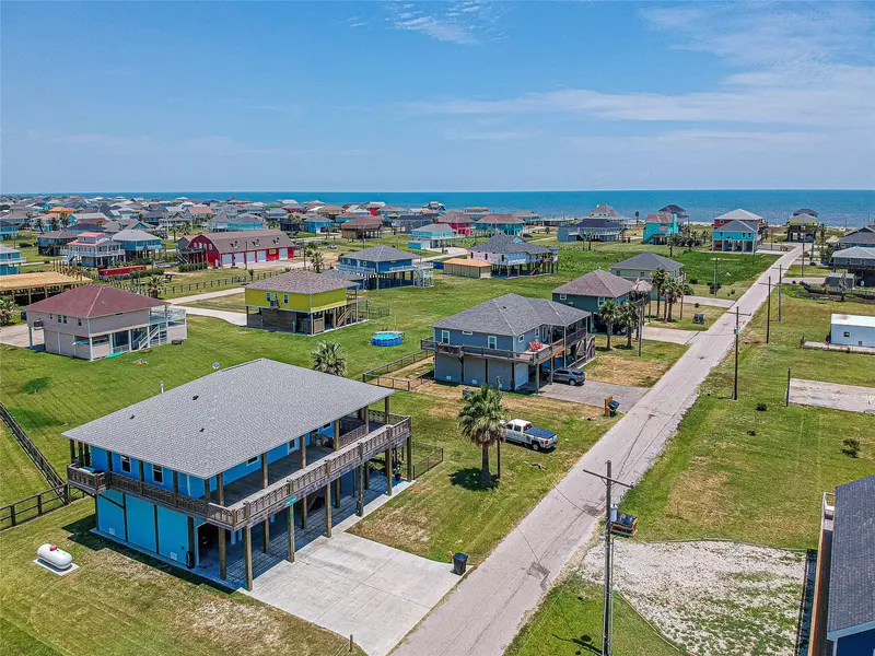 954 Mary Ann, Crystal Beach, TX 77650