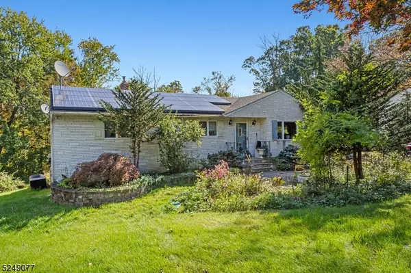 30 Navajo Trl, West Milford Twp., NJ 07480