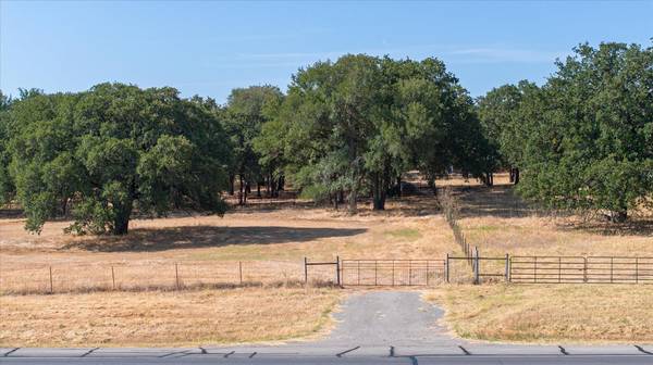 983 Loop 567, Granbury, TX 76048