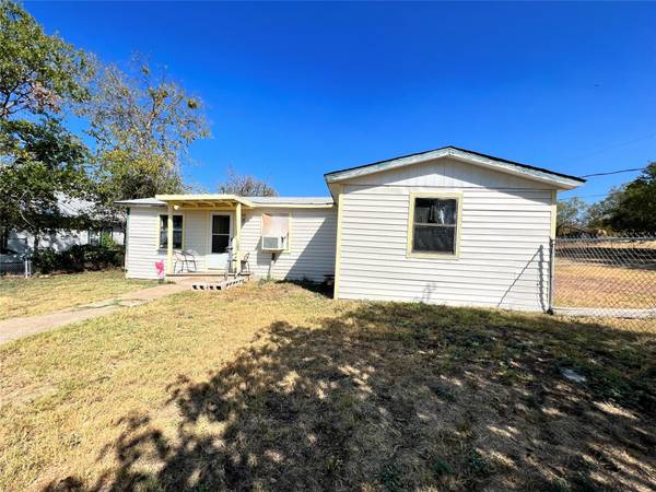 1305 S Dempster Street,  Hamilton,  TX 76531