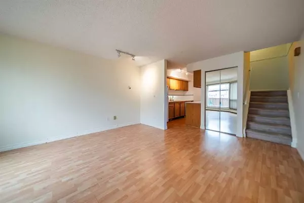 Calgary, AB T2E 1T4,113 22 AVE NE #3