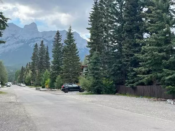 Canmore, AB T1W2J4,522 3rd ST