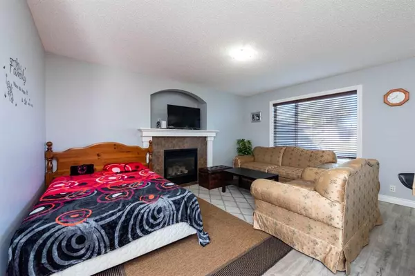 Calgary, AB T3K 5V8,219 Coville Close NE