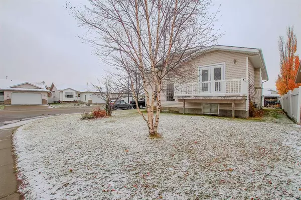 Red Deer, AB T4R 2N9,3 Logan Close