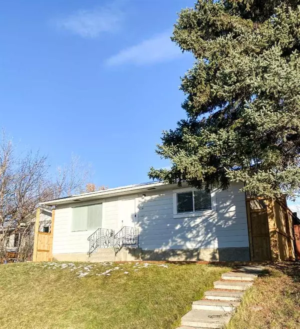 Calgary, AB T2A 3E7,119 Maranda Close NE