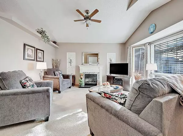 Calgary, AB T3J 3H7,337 Martinwood PL NE