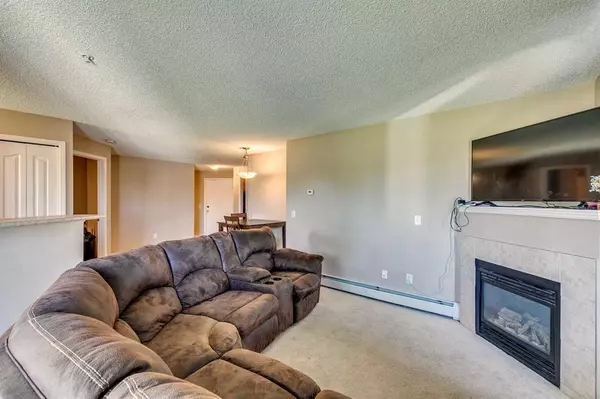 Airdrie, AB T4B 3H7,304 Mackenzie WAY SW #6214