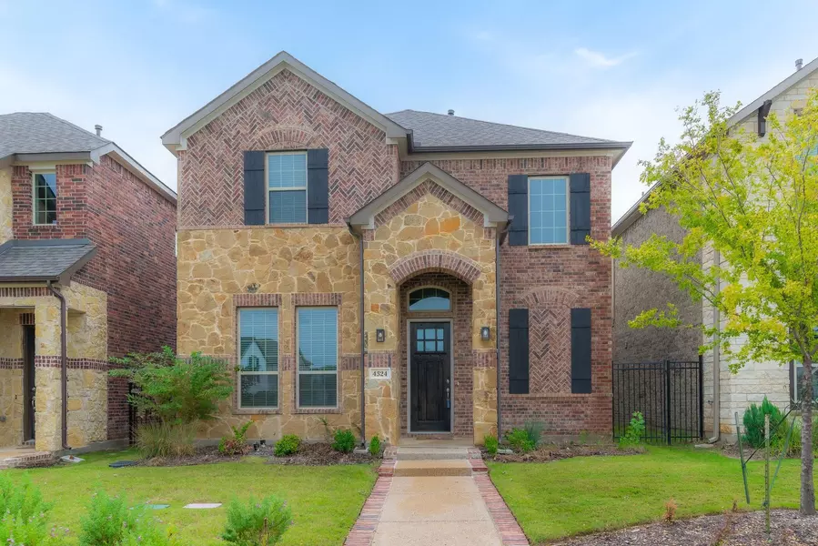 4324 Maple Bloom Drive, Arlington, TX 76005