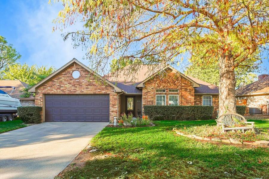 613 Lakewood Lane, Grapevine, TX 76051