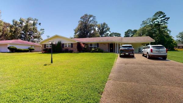 301 PARKWAY Lane,  Gilmer,  TX 75645