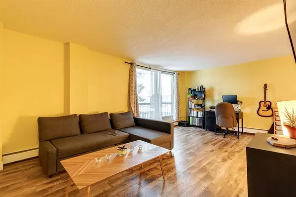 Calgary, AB T3E 3R9,3522 44 ST SW #202