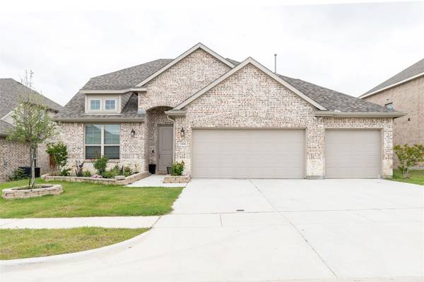 5416 Stonelake Drive, Haltom City, TX 76137