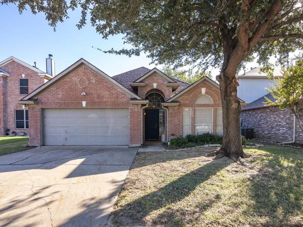 6718 Amberdale Drive, Fort Worth, TX 76137