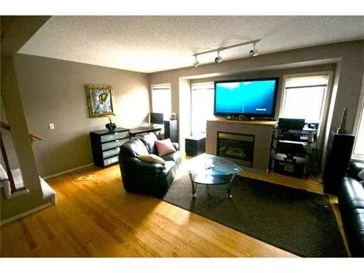 Calgary, AB T3H 3J8,5465 PATINA DR SW