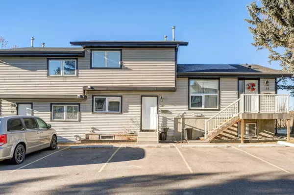 Airdrie, AB T4A 1L9,51 Big Hill WAY SE #34